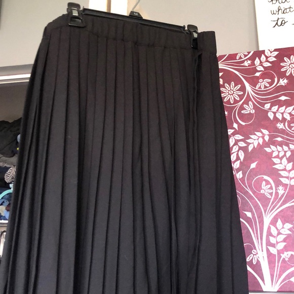 PLEATED SKIRT - Picture 2 of 3